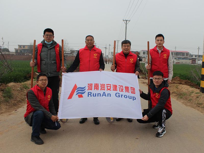2022年，润安集团深入宝莲寺镇二十里铺村，助力人居环境整治。