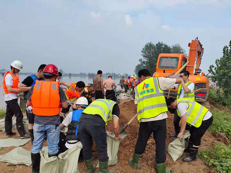 2021年7月，润安集团组织抗洪突击队参与安阳市抗洪抢险工作